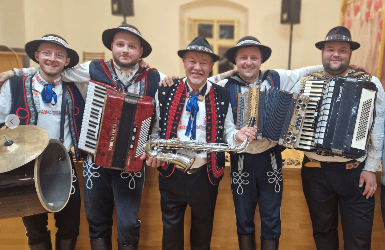 Harmonikári na svadby, oslavy a firemné akcie